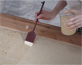 正面及背面使用動物膠水加固